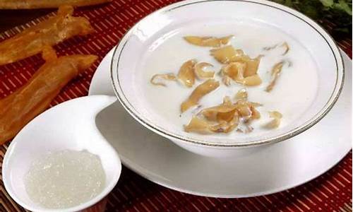 黑豆花胶汤有什么功效-黑豆煲花胶
