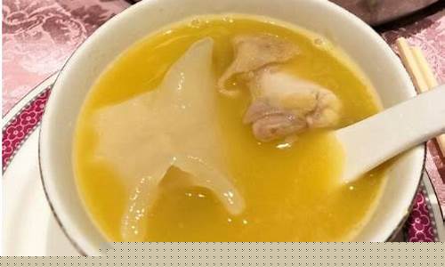 花胶汤放什么药材好吃一点-花胶煲汤放什么药材