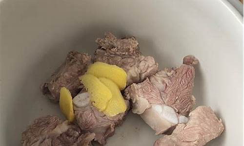 排骨花胶汤可以加入什么药材-花胶排骨汤还可以加什么