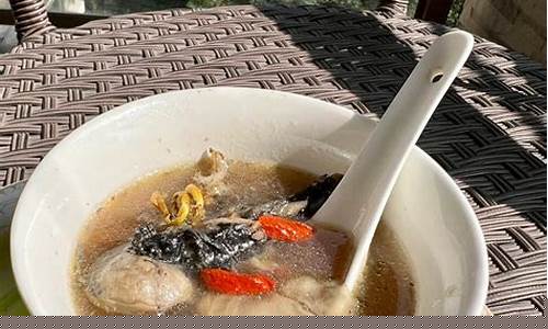 乌鸡汤花胶汤的做法-乌鸡煲花胶汤配料